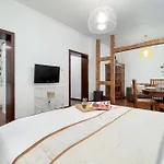 Tasteful Near The Center In By Renters بوزنان