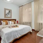 Tasteful Near The Center In By Renters شقة