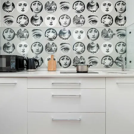 Tasteful Near The Center In By Renters Apartment *