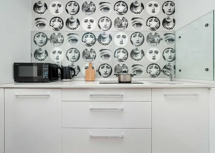 Tasteful Near The Center In By Renters Apartment *