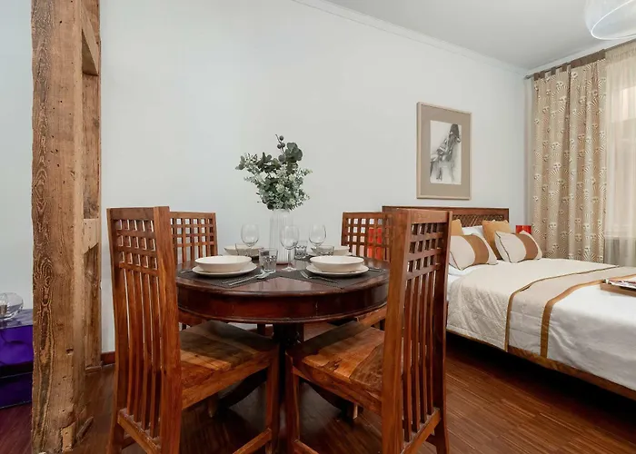 Tasteful Near The Center In By Renters Apartment Poznan