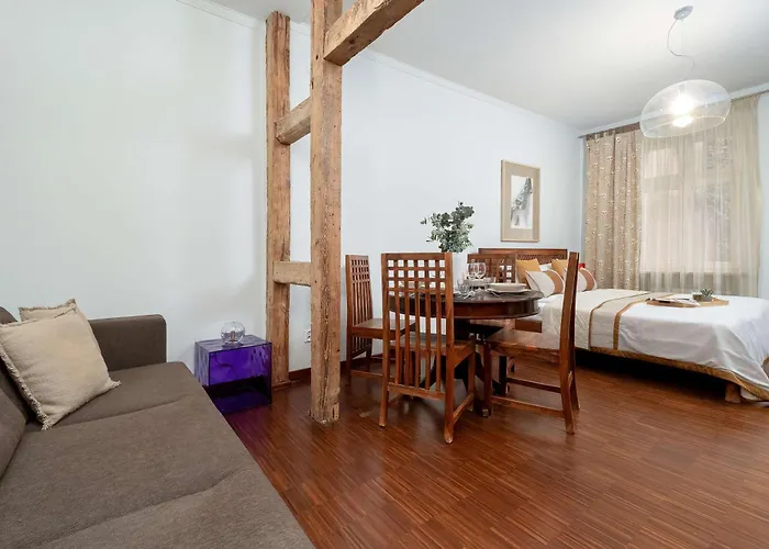 Tasteful Near The Center In By Renters Apartment *